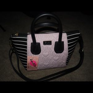Luv Betsy Purse